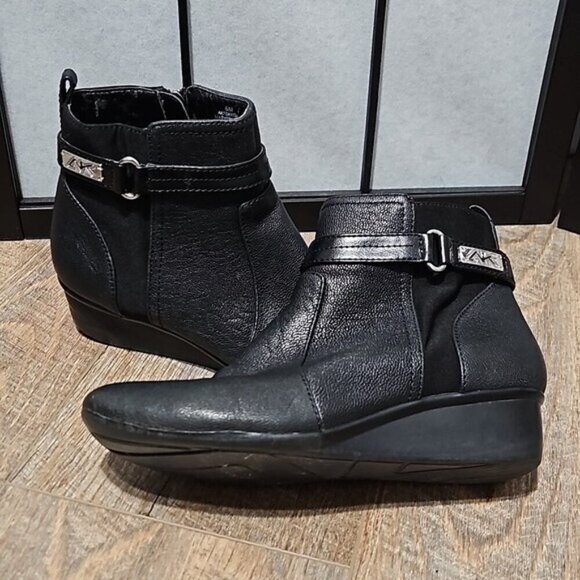 Anne Klein AK Black Zippered Ankle Boots Size 6 - Picture 7 of 7